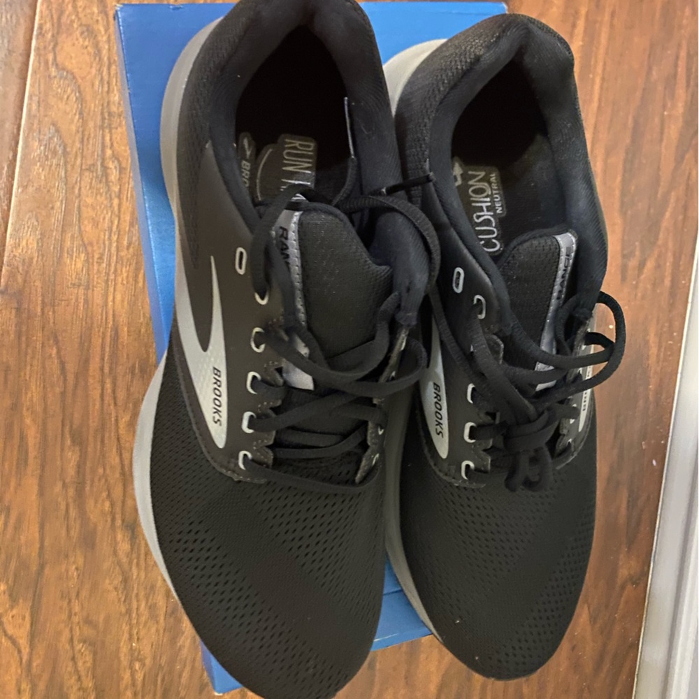 Men’s Brooks  running shoes “Range” in size 11 M. Never worn with box included.